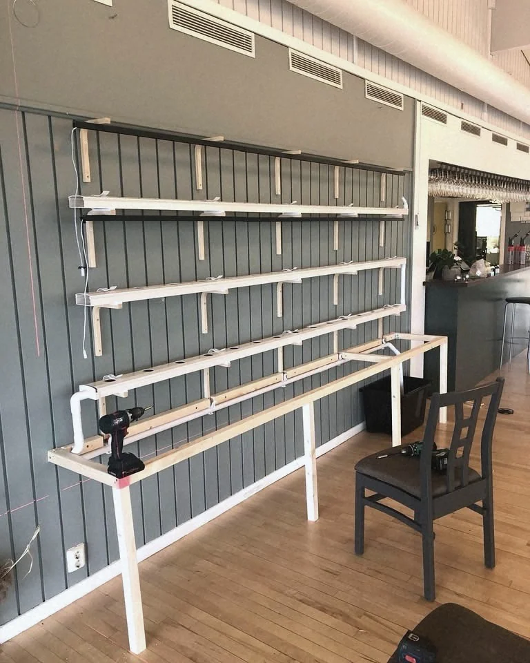 Odlingsväggen på Restaurang Terrassen under bygge